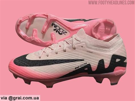 nike zoom pink boots.